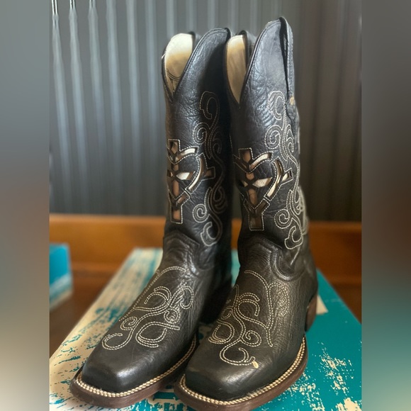 Womens Dusty Rocker Boots - Picture 2 of 2